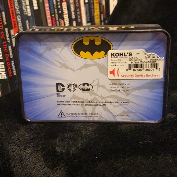 ✨ new in box! ✨ Batman dog tag & keychain - Picture 2 of 2